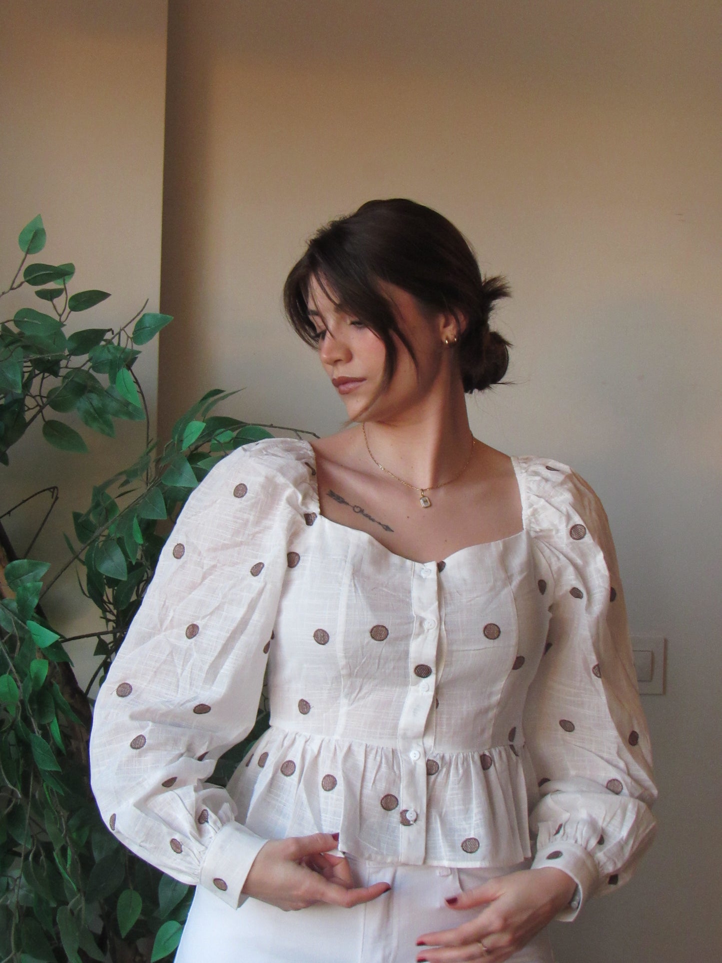 BLUSA LUNARES BORDADOS