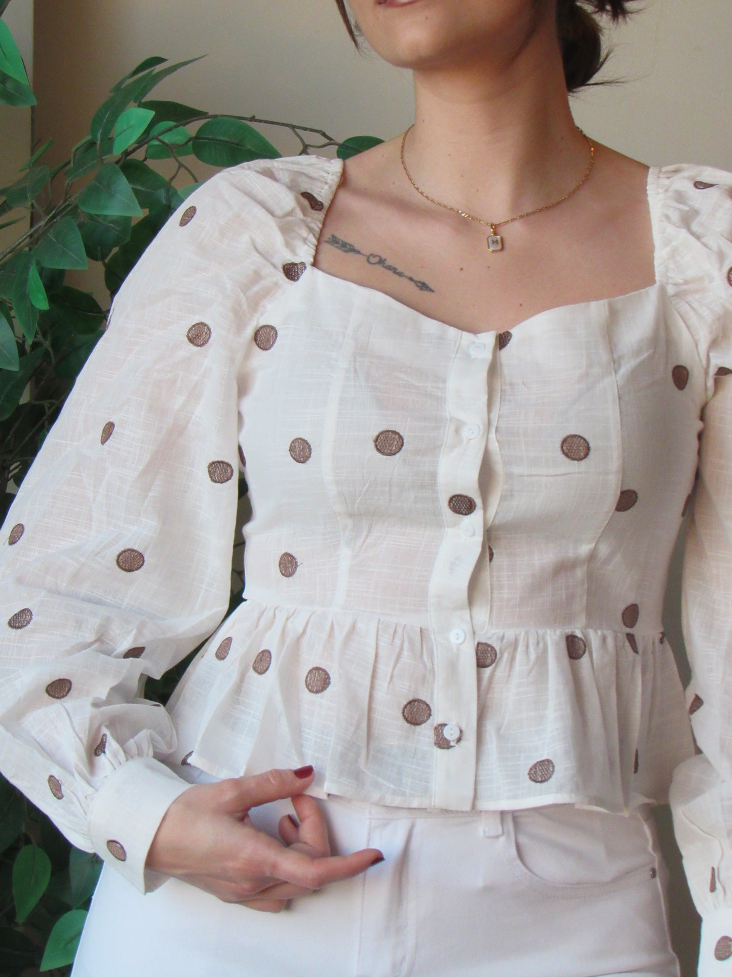 BLUSA LUNARES BORDADOS