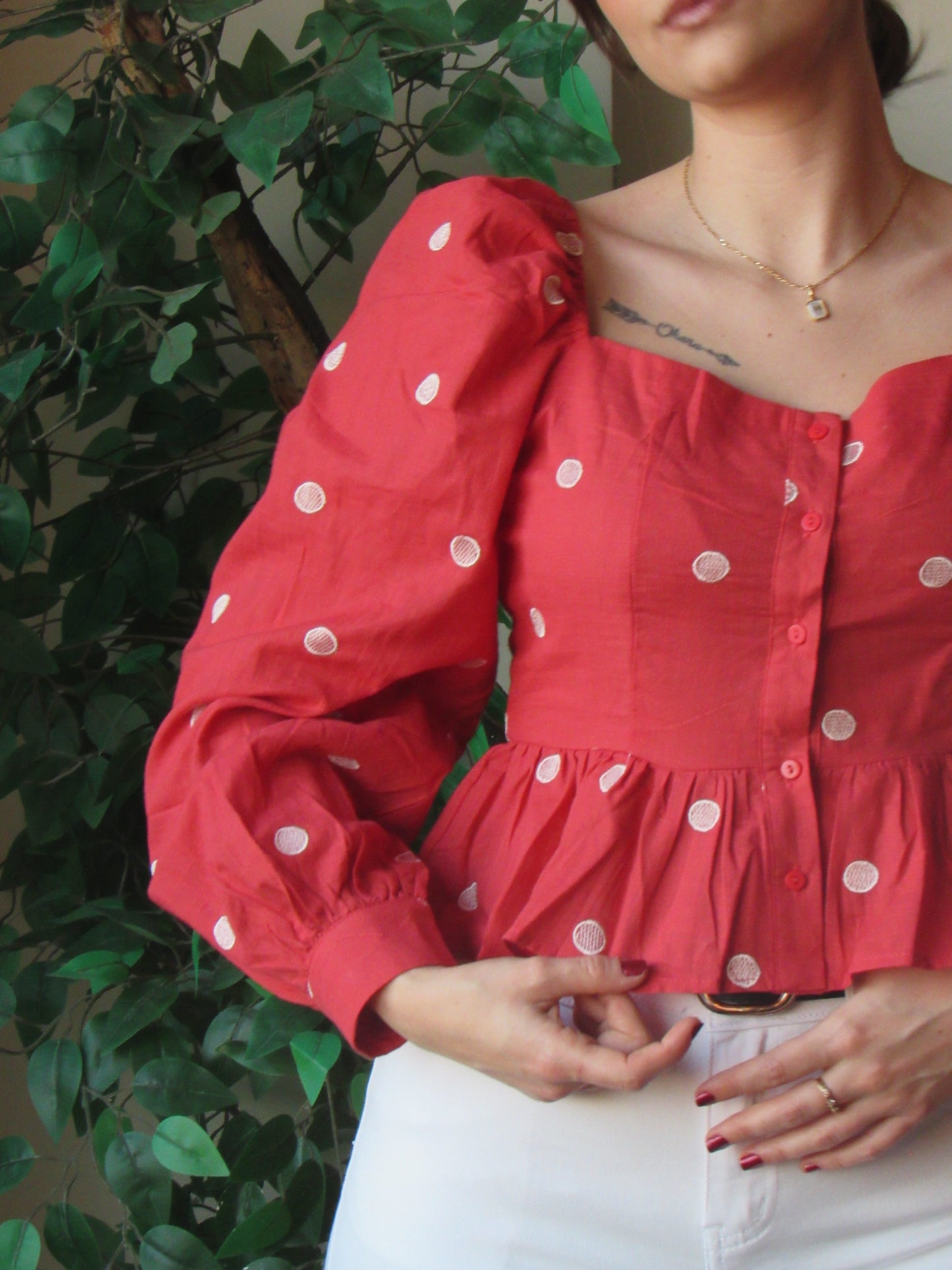 BLUSA LUNARES BORDADOS