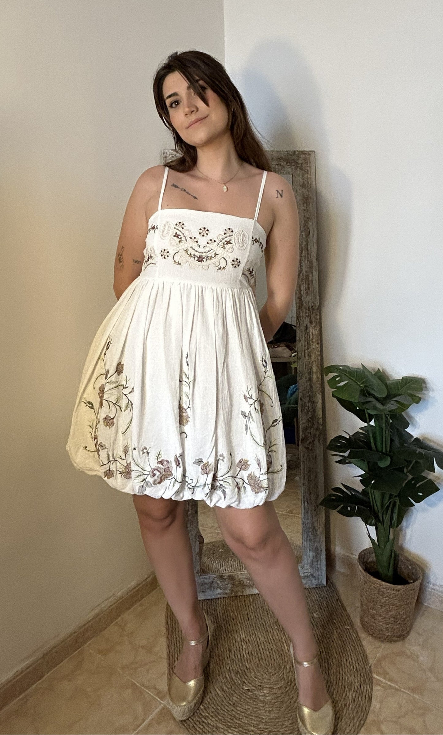 VESTIDO GLOBO CORTO
